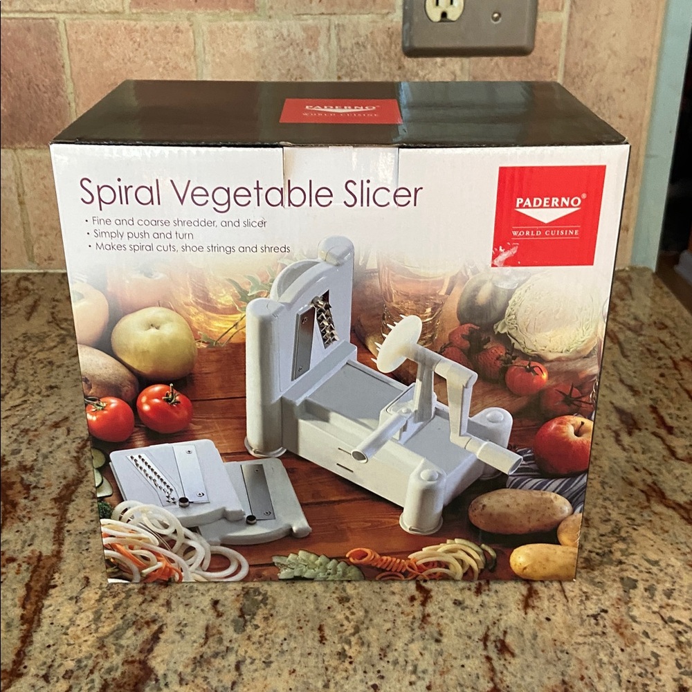 White Spiral Vegetable Slicer. NEW
